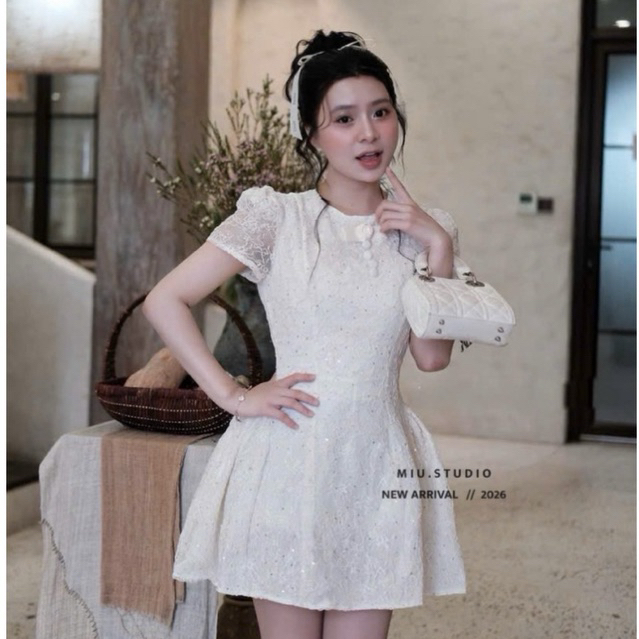 MIU.STUDIO • Đầm ren nữ cao cấp phối kim sa đính nơ sang chảnh, Váy thiết kế dáng ngắn cộc tay chiết eo tôn dáng (sẵn)