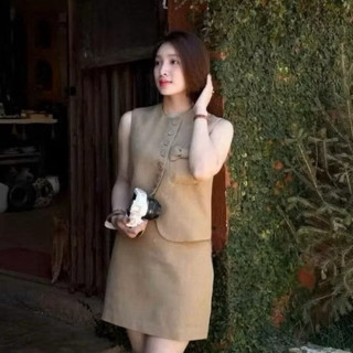 SET ÁO SÁT NÁCH NGẮN CÓ TÚI NƠ MIX CHÂN VÁY BÚT CHÌ NGẮN NÂU KEM NỮ