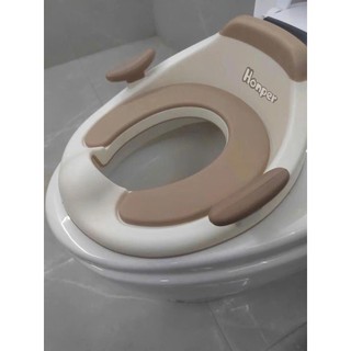 Bệ ngồi vệ sinh thu nhỏ bồn cầu Honper HP-117 có tay vịn giúp bé sử dụng dễ dàng