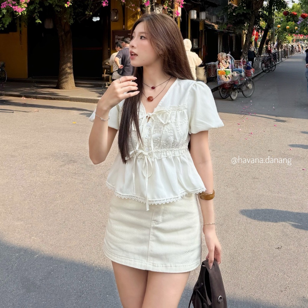 (HAVANA) Áo babydoll LORIE phối dây cột hoa nổi AO830