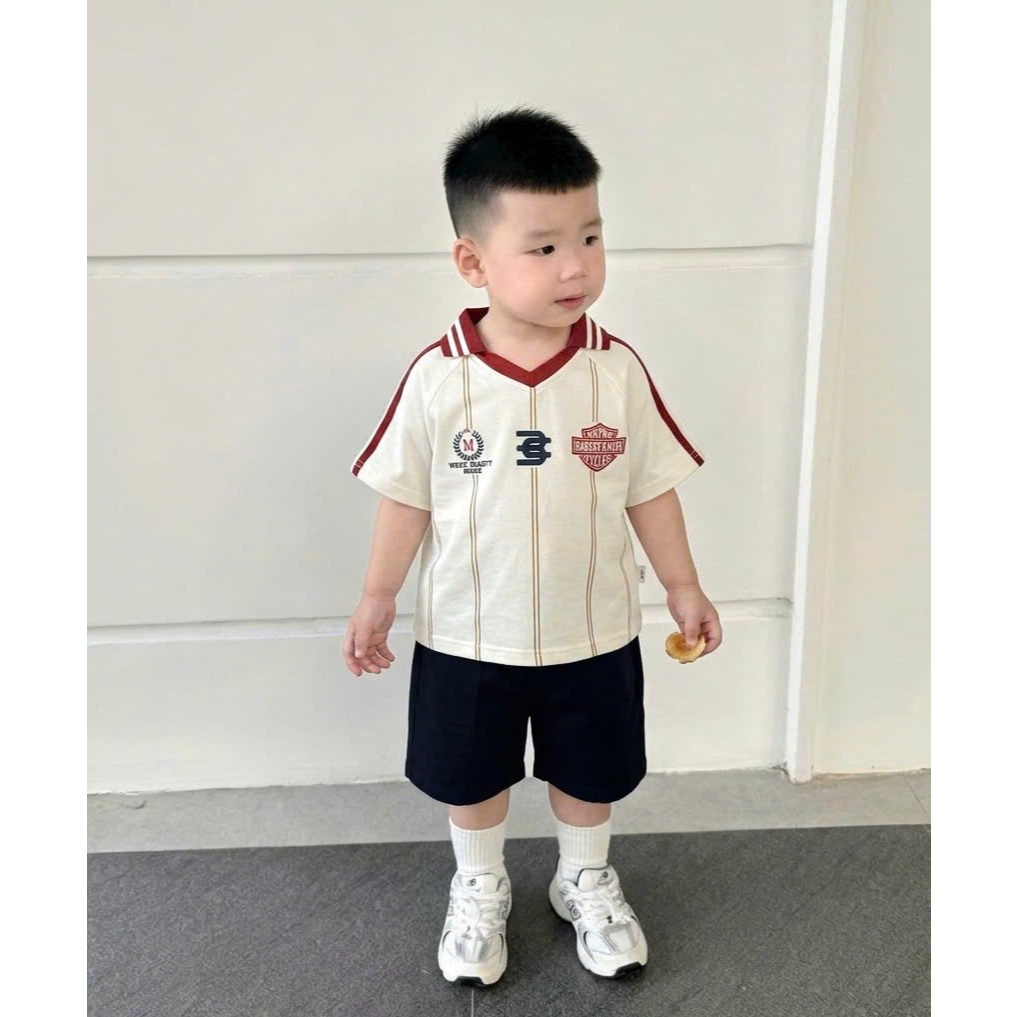 (VNTK)Bộ quần áo thể thao Polo cộc tay hoạ tiết chữ phối viền đỏ , chất áo cotton mềm mịn,thoáng mát phối quần kaki thô