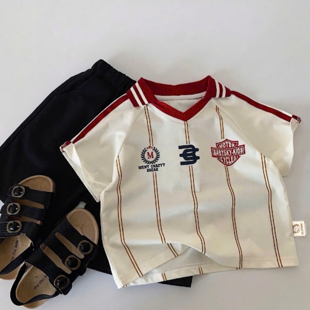 (VNTK)Bộ quần áo thể thao Polo cộc tay hoạ tiết chữ phối viền đỏ , chất áo cotton mềm mịn,thoáng mát phối quần kaki thô