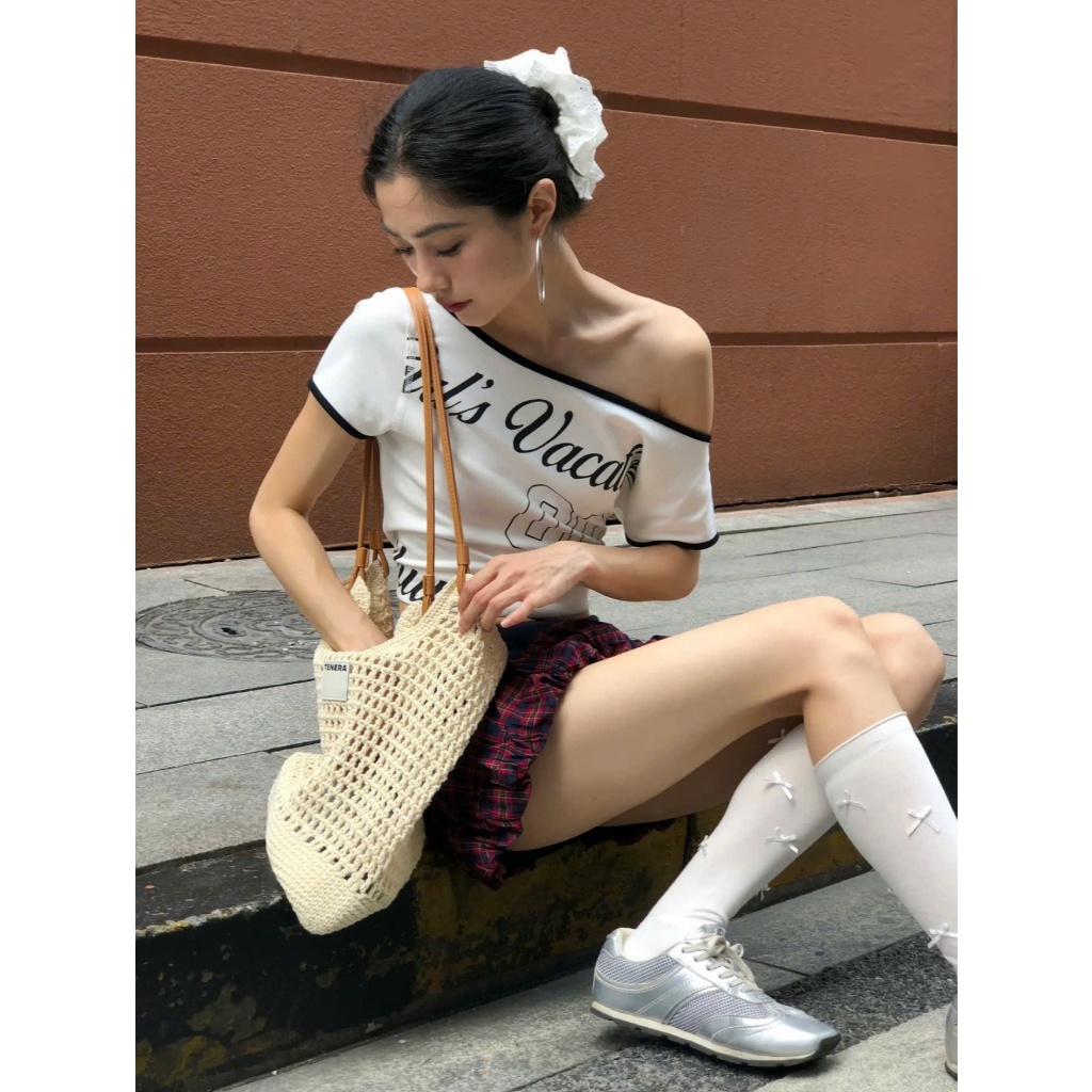 (sẵn trắng)Áo trễ vai cộc tay nữ dáng vừa chữ GIRL VOCATION màu xanh than và trắng chất thun co giãn ATV041 - Tiktik