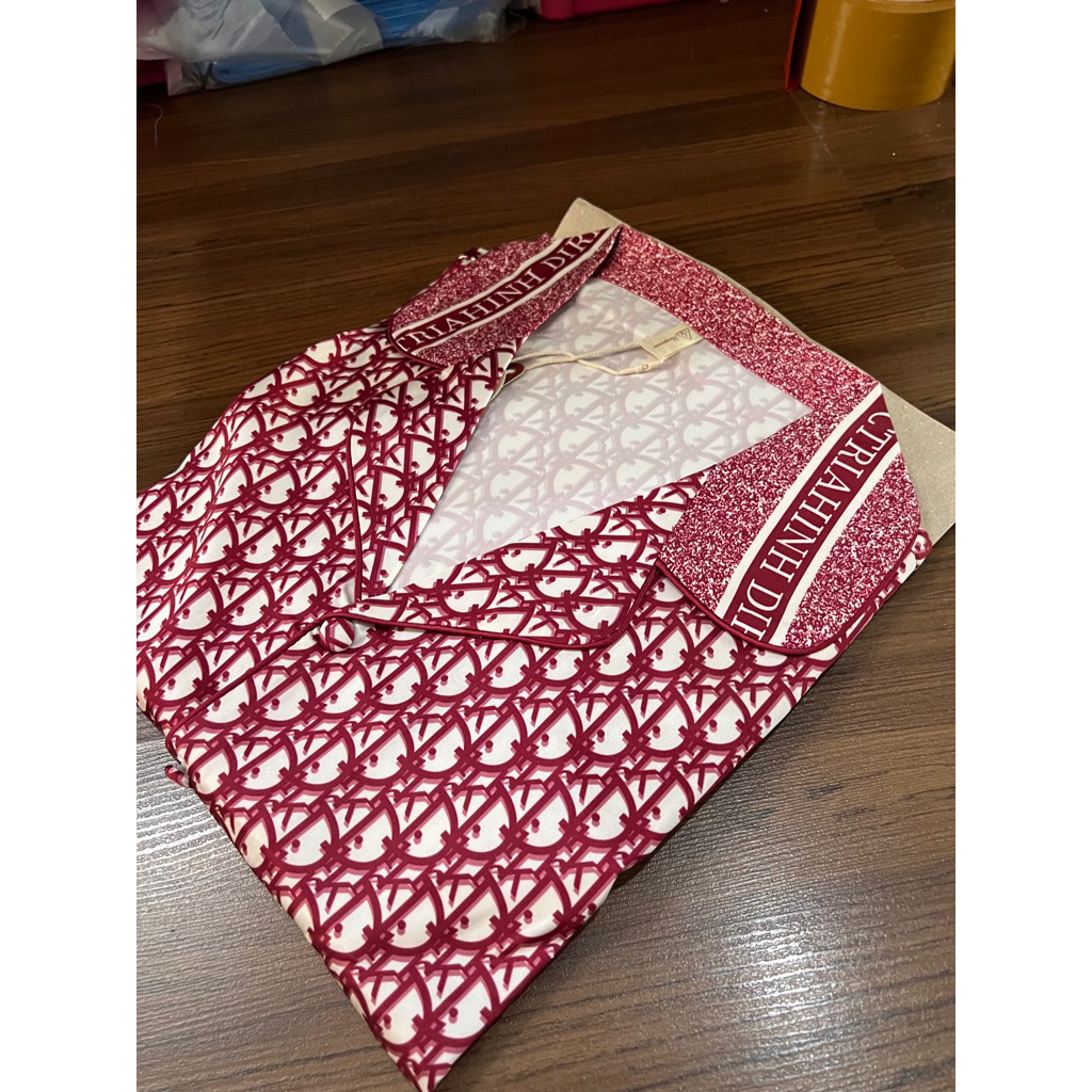 42-62kg bộ pijama tay ngắn Nắp túi lụa Latin mềm mịn