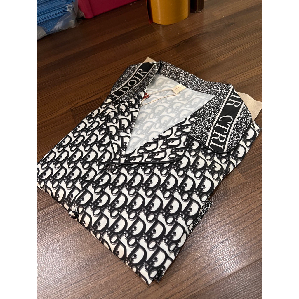 42-62kg bộ pijama tay ngắn Nắp túi lụa Latin mềm mịn