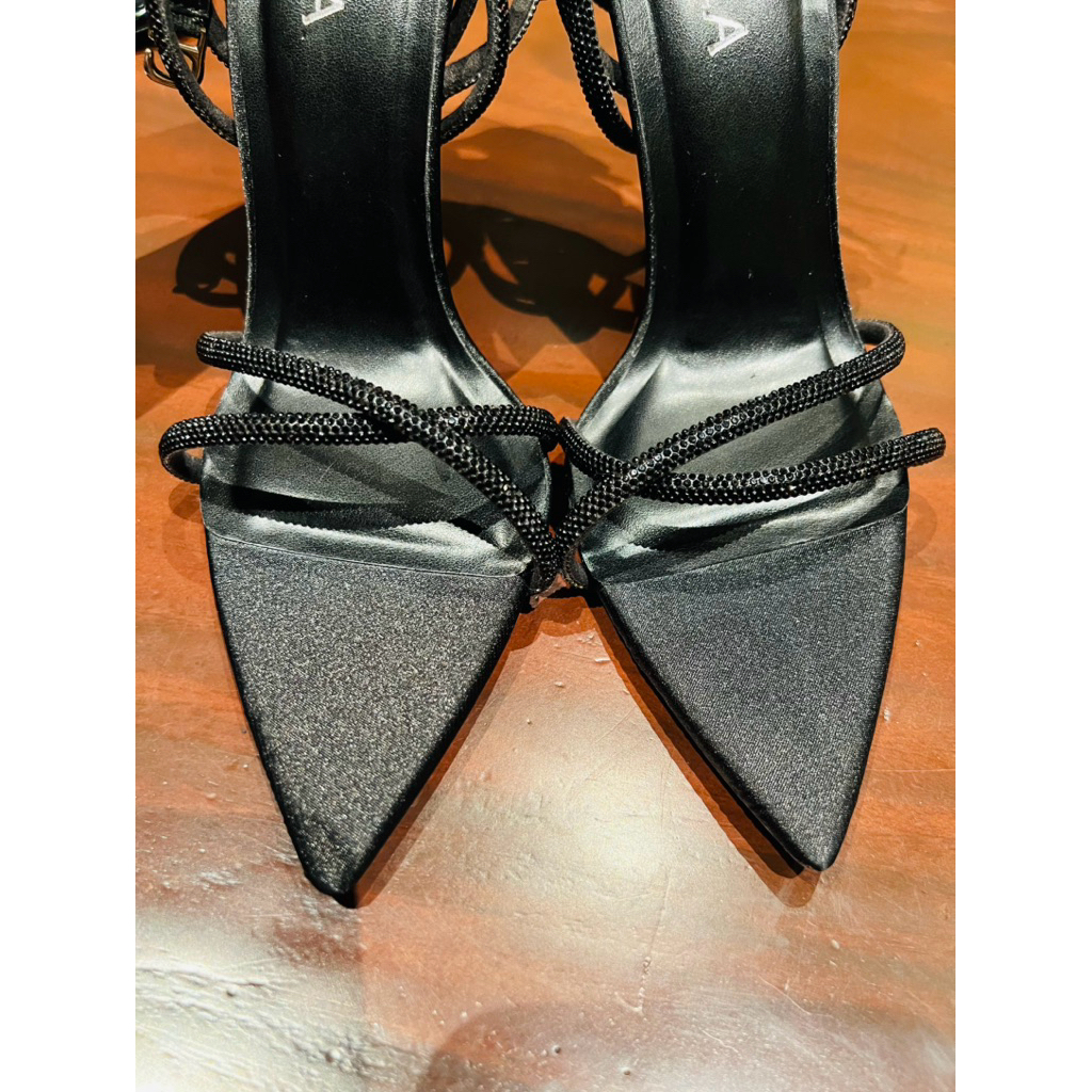 Sandal đá đen chéo nhọn( FDN)