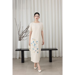 SWANLAKE | Váy Đầm Nữ Maxi Suông Tay Ngắn Cổ Tròn Vải Linen Thêu Hoa Có Túi Xẻ Tà Công Sở D13610