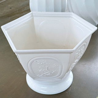Chậu cây tùng cúc – Chậu trồng cây nhựa bền đẹp, form tròn chắc chắn, thoát nước tốt