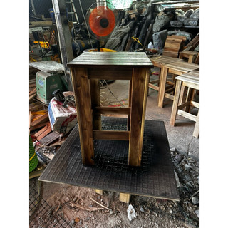ghế gỗ tràm tự nhiên. Ghế lớn , ghế được làm từ những thanh gỗ chắc chắn( sơn PU). Cao 47cm, rộng 31cm