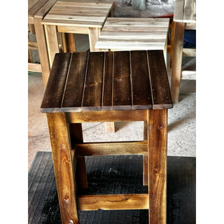 ghế gỗ tràm tự nhiên. Ghế lớn , ghế được làm từ những thanh gỗ chắc chắn( sơn PU). Cao 47cm, rộng 31cm