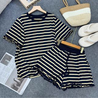 Đồ Bộ Bigsize Nữ Áo Thun Cổ Tròn Kẻ Sọc Phối Quần Short Lai Bèo Dễ Thương Cho Chubby SET870