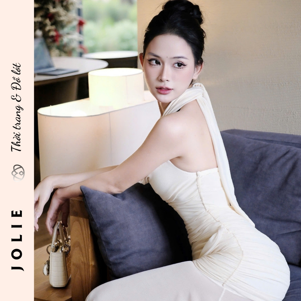 Váy Jolie Thiết Kế Cổ Yếm Đổ Dáng Dài Xẻ Tà Đính Hoa Thủ Công Sang Trọng