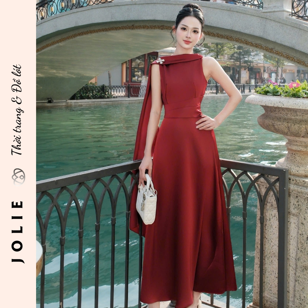 Váy Jolie Lụa Satin Thiết Kế Cổ Thuyền Xếp Ly Eo Đính Hoa Thủ Công Dáng Dài Sang Trọng