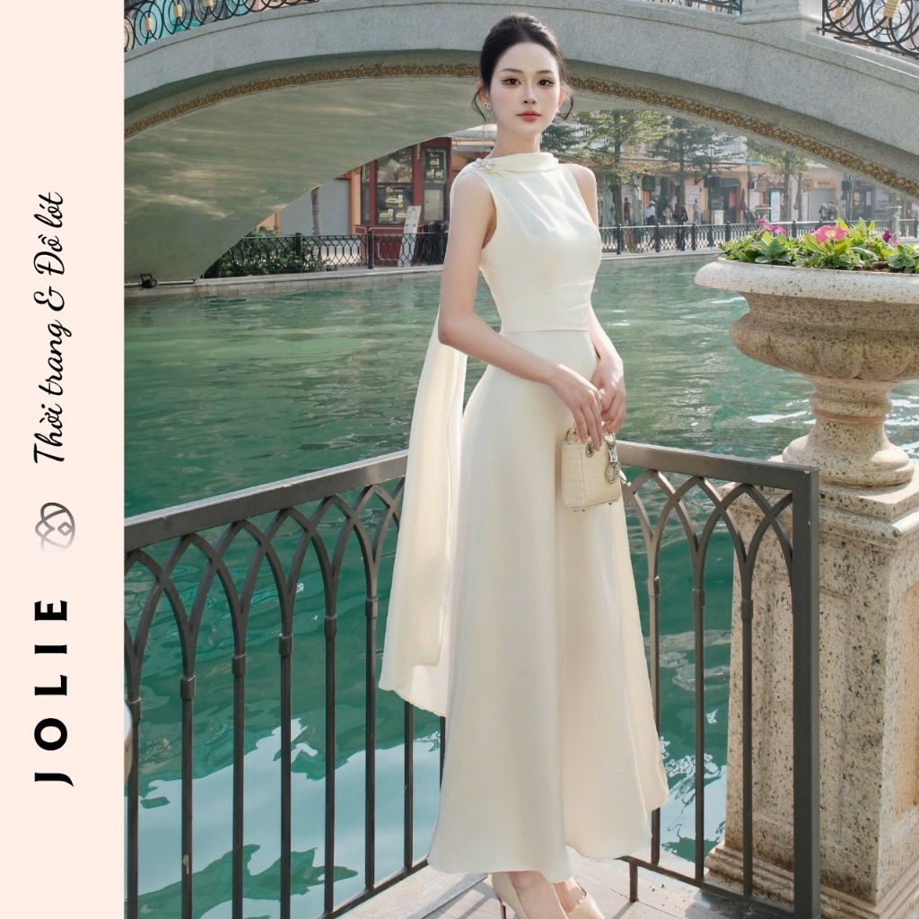 Váy Jolie Lụa Satin Thiết Kế Cổ Thuyền Xếp Ly Eo Đính Hoa Thủ Công Dáng Dài Sang Trọng