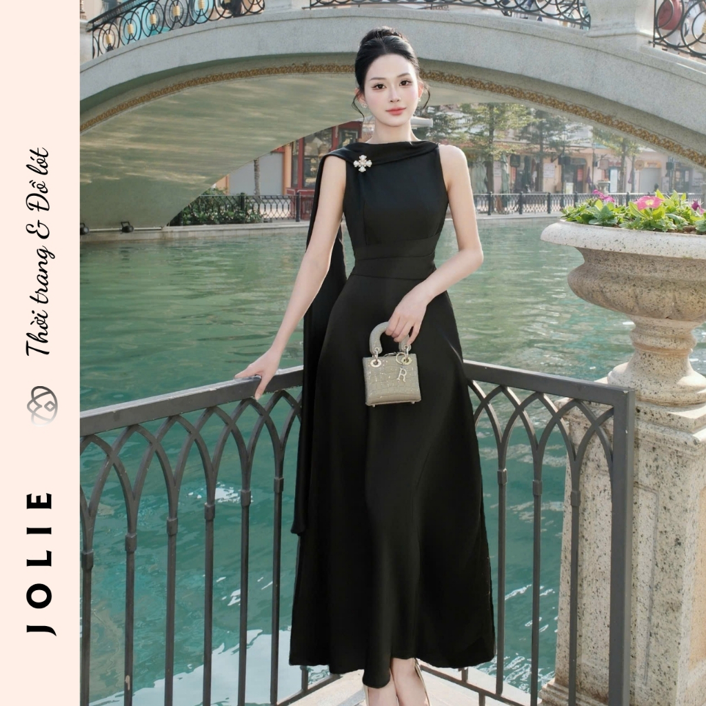 Váy Jolie Lụa Satin Thiết Kế Cổ Thuyền Xếp Ly Eo Đính Hoa Thủ Công Dáng Dài Sang Trọng