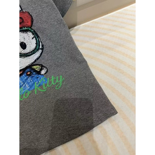 Áo phông cotton cổ tròn cộc tay hình kitty đeo kính form babytee