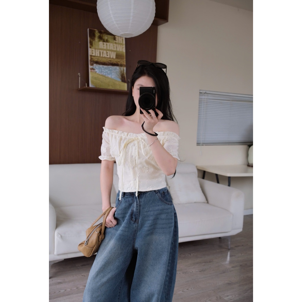 Faye Top (TSW) Áo trễ vai cài cúc thêu hoa croptop Nữ the.sweaterweather