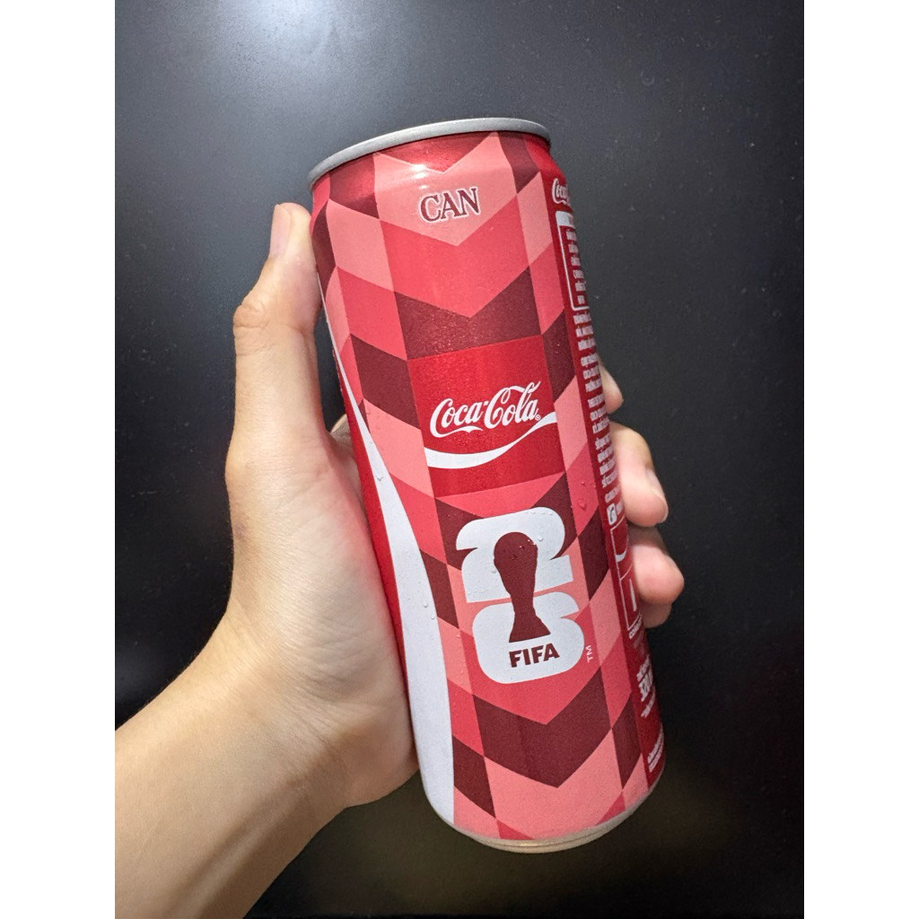 Lon Coca cola phiên bản nước Canada kỉ niệm world cup 2026