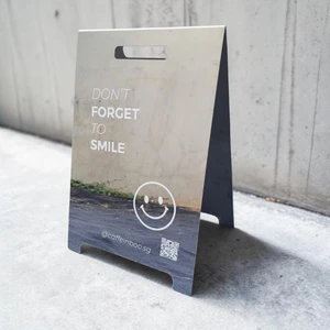 STANDEE INOX chữ A GƯƠNG INOX CHỤP ẢNH CHECKIN | LYNHDECOR MIỄN PHÍ THIẾT KẾ & IN ẤN THEO YÊU CẦU