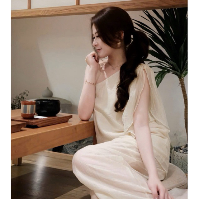 Set Bộ Nữ : Áo voan tơ lệch vai phối nơ cách điệu kèm quần ống suông 2 lớp phong cách Hàn Quốc nhẹ nhàng thanh lịch