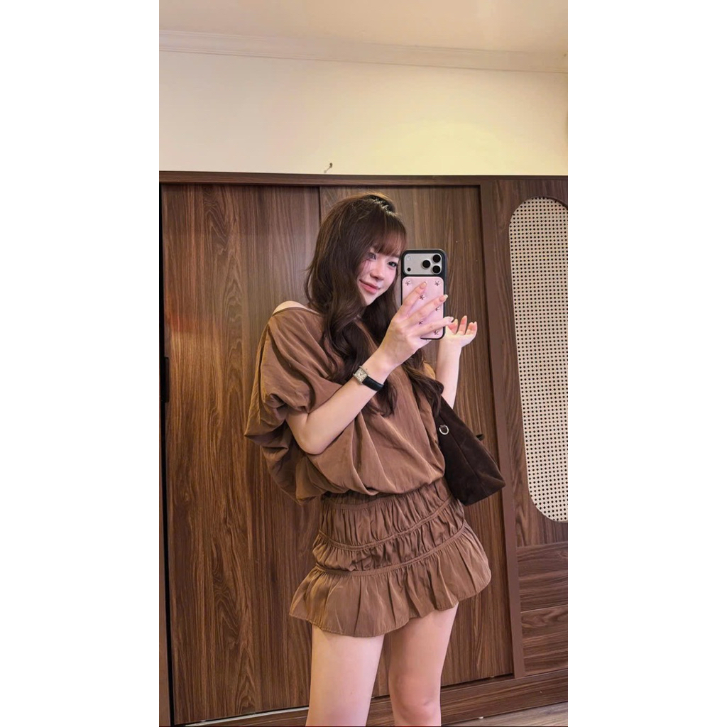 MIU.STUDIO •”Ceni Set” Set áo lệch vai from rộng tay lỡ kèm chân váy ngắn nhún bèo phong cách trẻ trung năng động