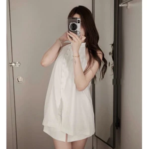 Set 2 món : Áo sát nách cổ yếm dáng suông phối khuy bọc kèm chân váy ngắn dáng A style basic thanh lịch ( hàng có sẵn)