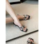👠🕶️🎒👜…Guốc nơ đá