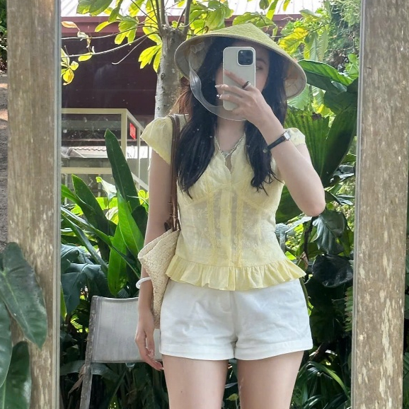 (ẢNH OLDSCHOOL) Áo ren tay hến MỚI cổ V xẻ ngực có lót ERI TOP