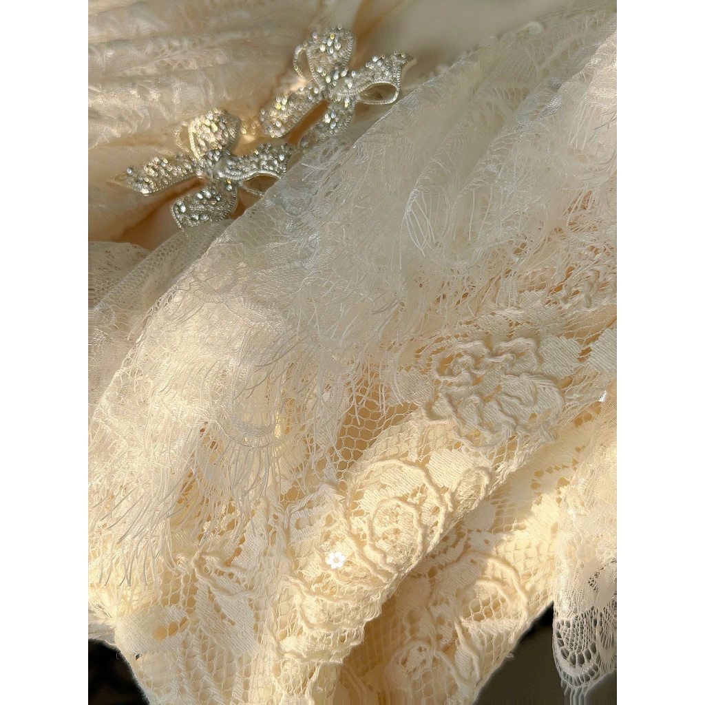 ZIMM STORE-Đầm body ren trắng phối lông vũ tay cánh tiên tiểu thư sang chảnh