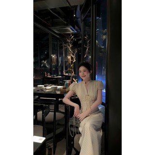 Đầm dài chấm bi thiết kế cổ tàu hiện đại form dáng ôm eo