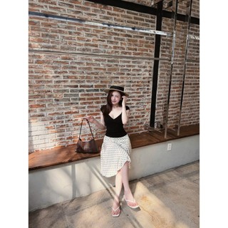 Outfit đi du lịch nữ áo dây đen chân váy chấm bi xòe dài cực kỳ tôn dáng