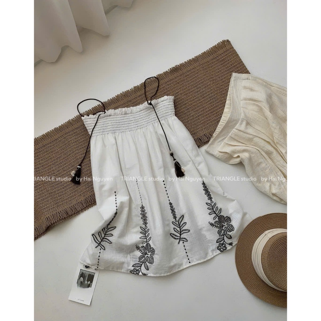 TRIANGLE - Black Flower Top (Cân nhắc kỹ, áo trắng không hoàn) Áo hai dây thêu hoa đen style Hàn thanh lịch và cao cấp