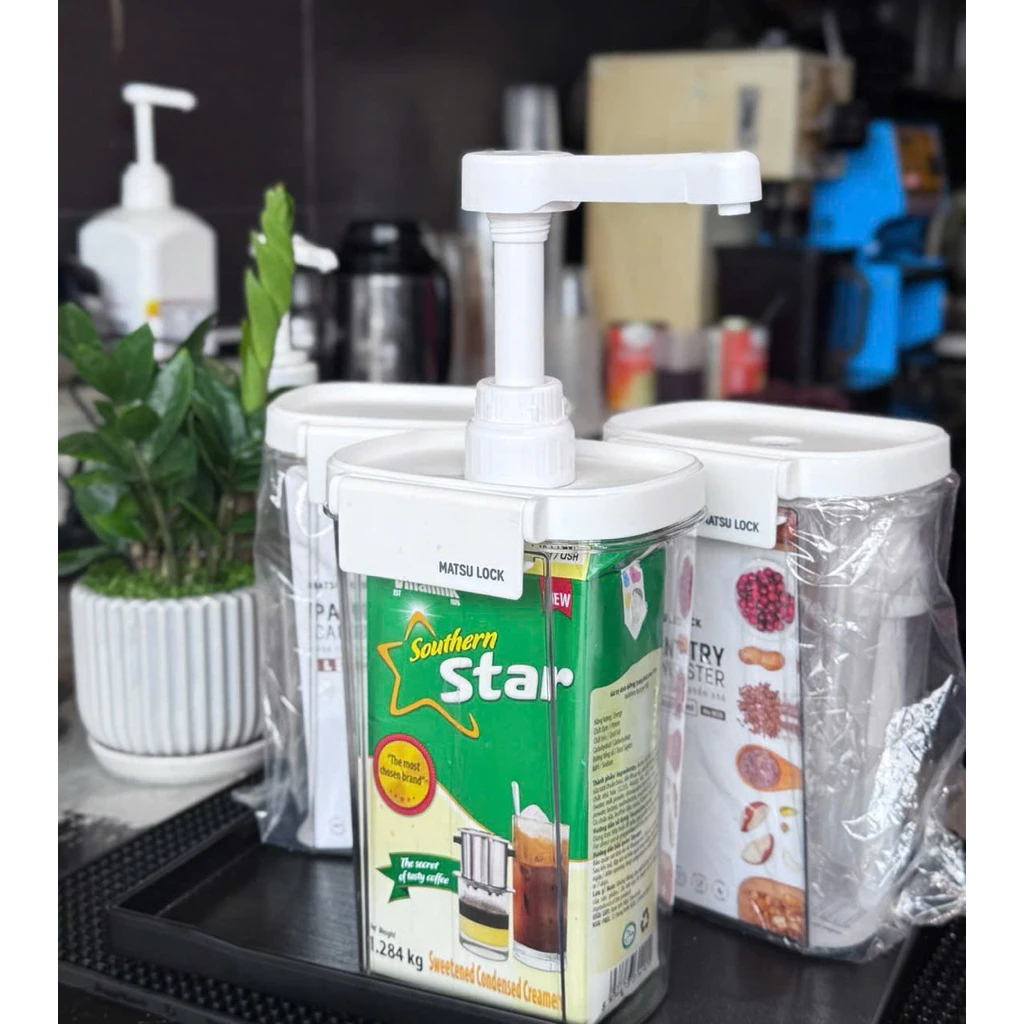 Combo 3 Món Bình Bơm Sữa Đặc Dung Tích 1.6L Vòi 10ml, Bình Nhựa Bơm Đường Vòi Pump 10ml, Bình Bóp Lò Xo Đựng Kem Muối