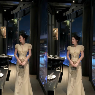 Đầm dài chấm bi thiết kế cổ tàu hiện đại form dáng ôm eo