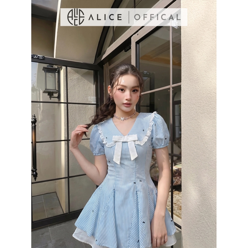 Váy Kẻ Sọc Xanh Cổ V Phối Ren Alice, Đầm Ngắn Xòe Thắt Nơ Thanh Lịch Tay Áo Ngắn Bồng Nhẹ T488