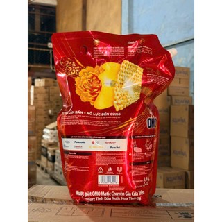 Nước giặt OMO Matic cửa trên hương Comfort tinh dầu thơm túi 3.6kg