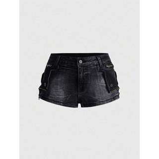 Quần short denim nữ cạp siêu thấp thêu chữ và chữ
