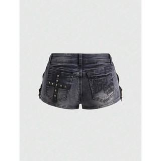 Quần short denim nữ cạp siêu thấp thêu chữ và chữ