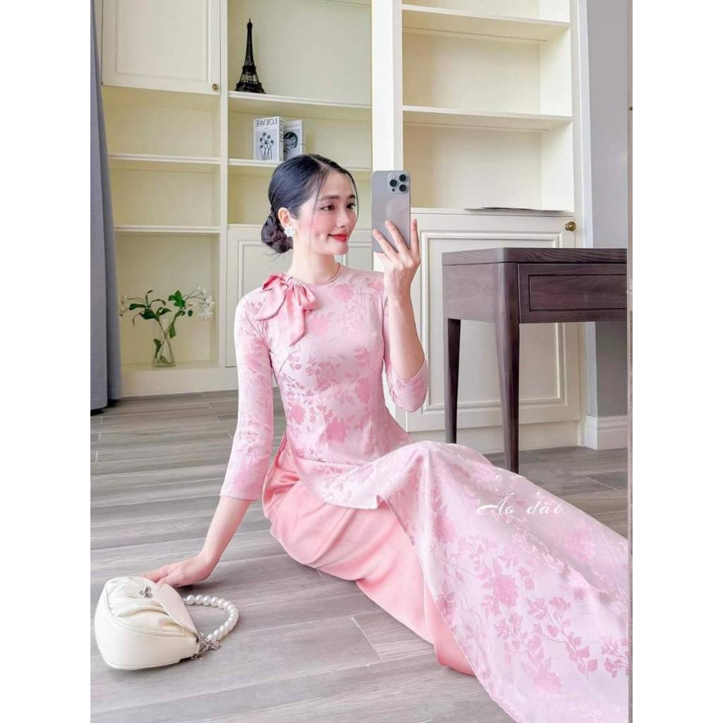 Áo Dài Chất Liệu Gấm Hoa Cao Cấp Họa Tiết Đính Kết Thủ Công Tỉ Mỉ - Gấm Hồng Nơ Cổ Tròn