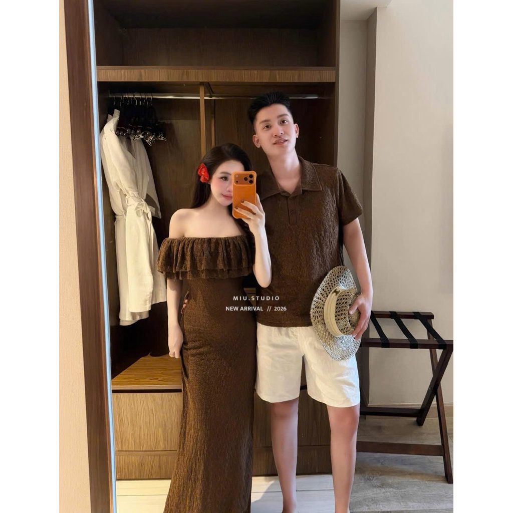Set đồ đôi nam nữ đi biển cao cấp , Váy maxi ren trễ vai dáng dài ôm body tôn dáng + Áo polo cộc tay basic sang chảnh