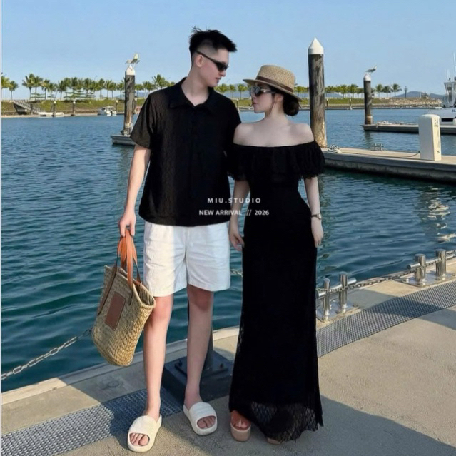 Set đồ đôi nam nữ đi biển cao cấp , Váy maxi ren trễ vai dáng dài ôm body tôn dáng + Áo polo cộc tay basic sang chảnh