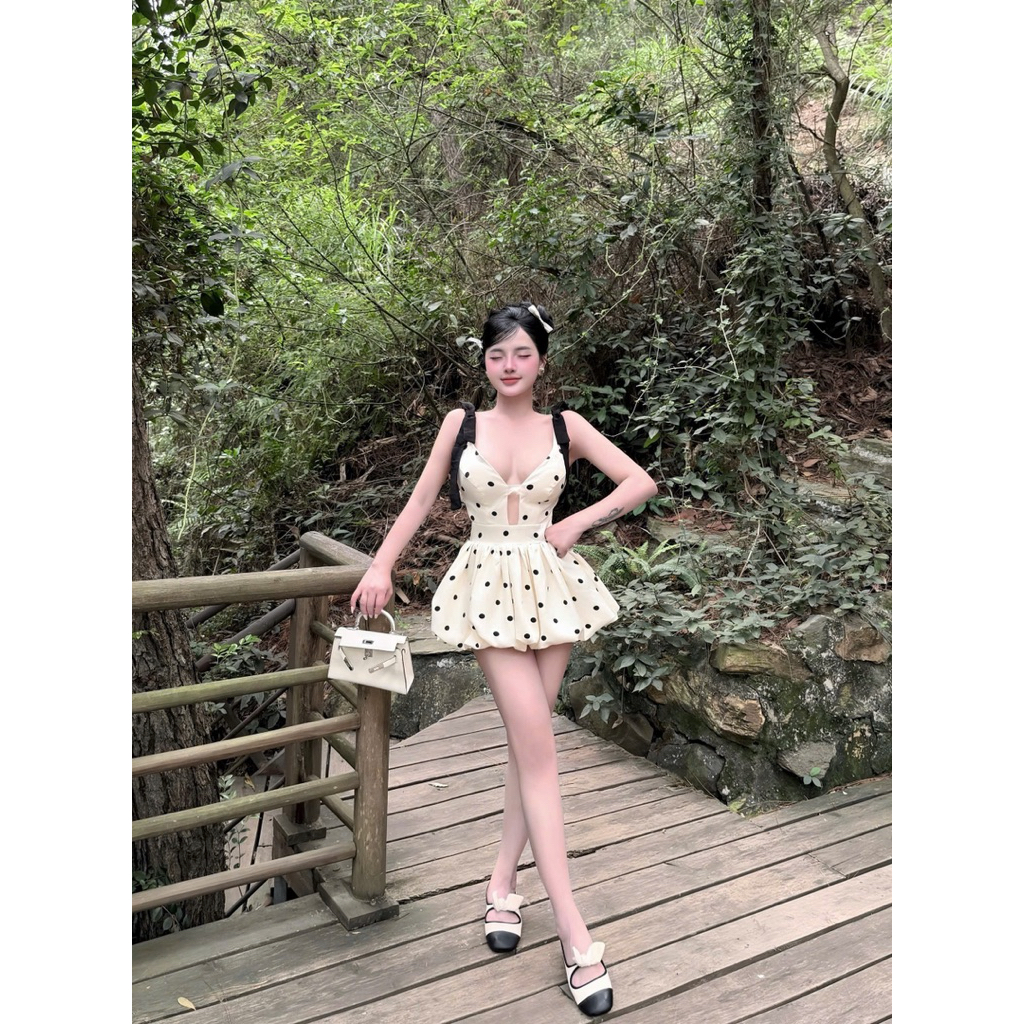Váy chấm bi 2 dây nơ vai hở lưng xoè bồng V01