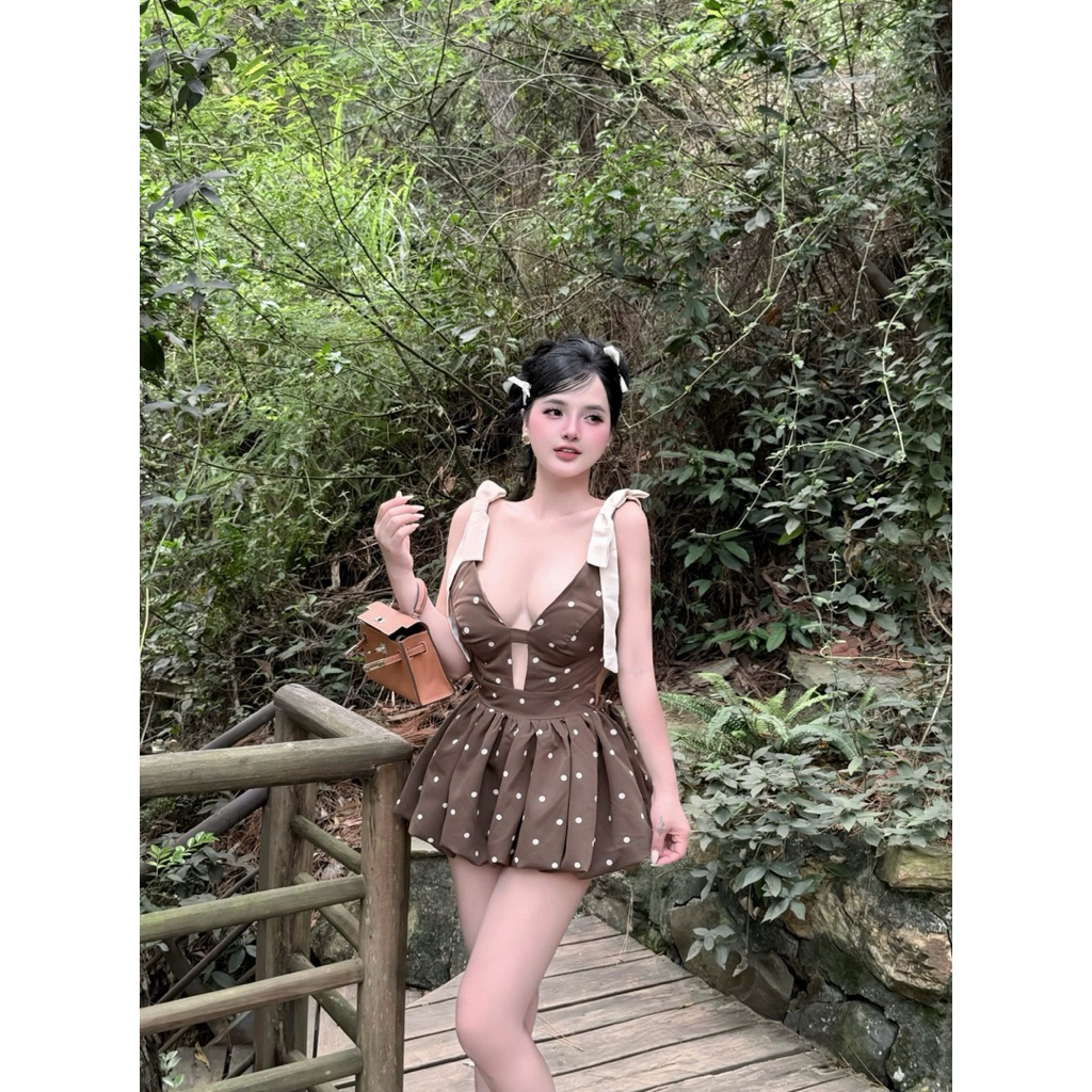 Váy chấm bi 2 dây nơ vai hở lưng xoè bồng V01