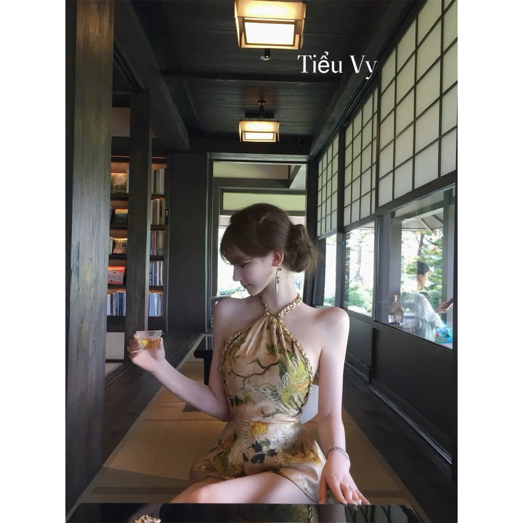 Áo hoa cổ yếm viền xích