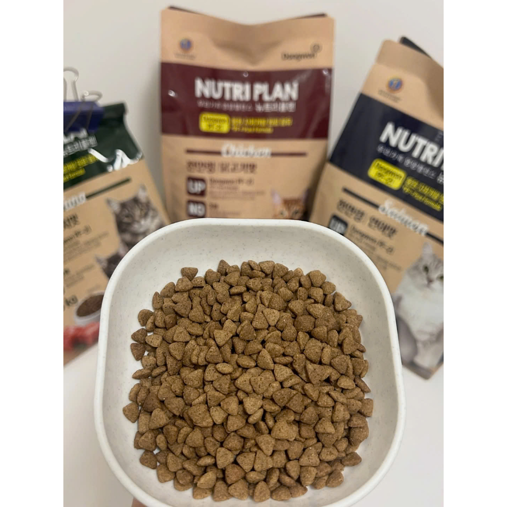 Hạt Cho Mèo NutriPlan Vị Cá Hồi 1.5kg, Hạt Nutri Plan Bổ Sung Dinh Dưỡng, Giúp Dễ Tiêu Hóa Mượt Lông