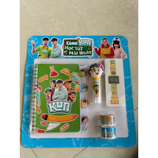 Bộ dụng cụ học tập gồm 1 sổ tay, 2 cuộn băng dán, 1 chai hồ dán và 2 hình xăm in hình đồng hồ