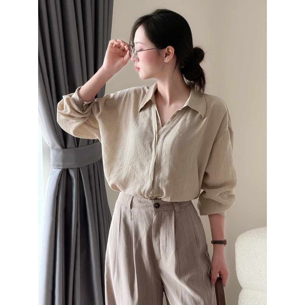 Áo sơ mi tơ nhăn dáng rộng cổ V nẹp cúc nửa Miha Studio