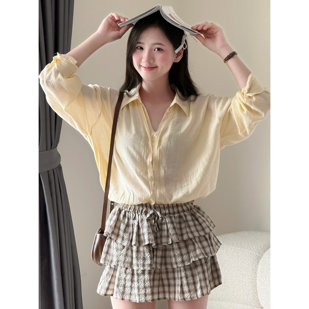 Áo sơ mi tơ nhăn dáng rộng cổ V nẹp cúc nửa Miha Studio