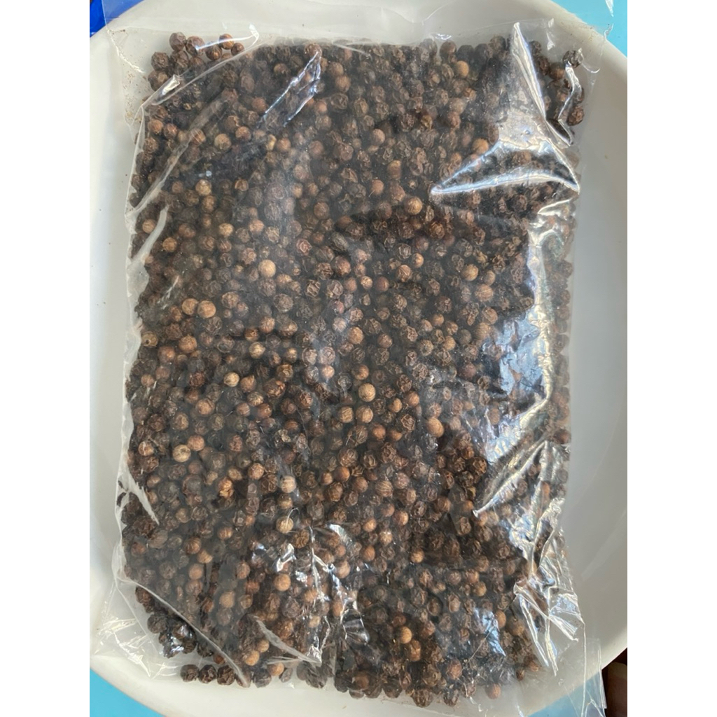 Tiêu đen nguyên hạt loại 250g giá rẻ cho mọi người sử dụng