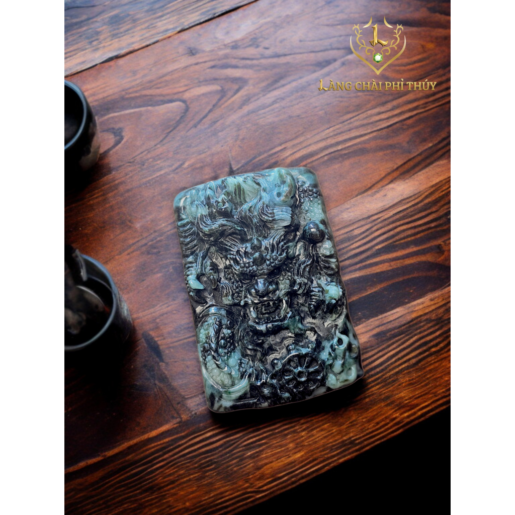 Long bài (龙牌) Phỉ Thúy Gà Đen điêu khắc thủ công - Dây chuyền đá phong thủy